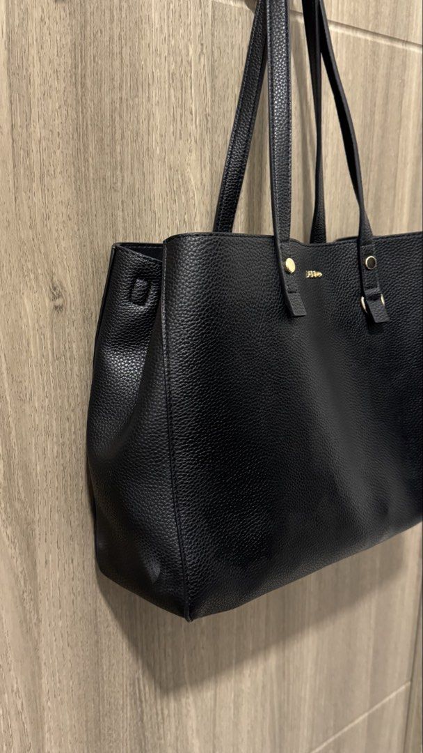 ALDO Black Tote Bag (Category: Tote Bags) located in Manila. Submitted by neilletigio (Listing ID 1468693290, Image 2). Description: ALDO Black Tote Bag • Lightly used and in very good condition • Clean exterior • Black pebbled finish • Gold-tone ALDO hardware • Spacious enough for everyday essentials • Long shoulder straps • No major visible flaws.