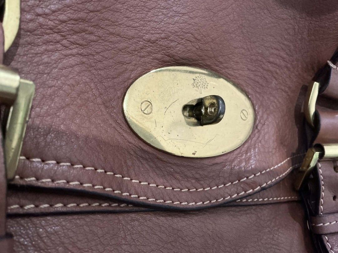 Alexa Mulberry Satchel bag (Category: Luxury Bags & Wallets) located in Marikina City. Submitted by eminachii (Listing ID 1468587588, Image 2). Description: Alexa Mulberry Bag from UK hindi na sya nagagamit rush ko na sya binibenta for hospital bill. may flaw nawawala yung isang pin na nakatali sa kabilang dulo ng bag.