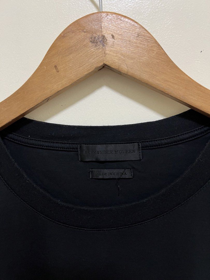 Alexander Mcqueen Black Shirt (Category: Luxury Apparel) located in Manila. Submitted by thriftpoint99 (Listing ID 1468642327, Image 2). Description: 21.5x28 No issue Excellent condition.