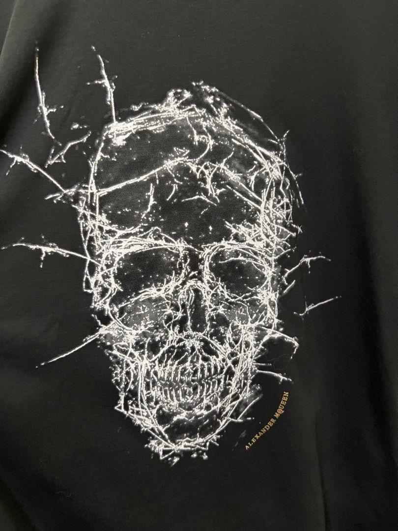 Alexander Mcqueen Black Shirt (Category: Luxury Apparel) located in Manila. Submitted by thriftpoint99 (Listing ID 1468642327, Image 3). Description: 21.5x28 No issue Excellent condition.