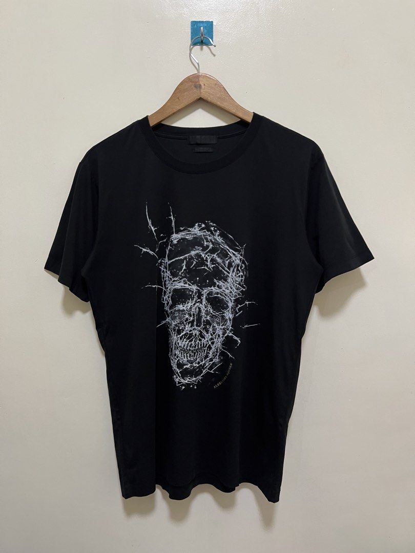 Alexander Mcqueen Black Shirt (Category: Luxury Apparel) located in Manila. Submitted by thriftpoint99 (Listing ID 1468642327, Image 1). Description: 21.5x28 No issue Excellent condition.