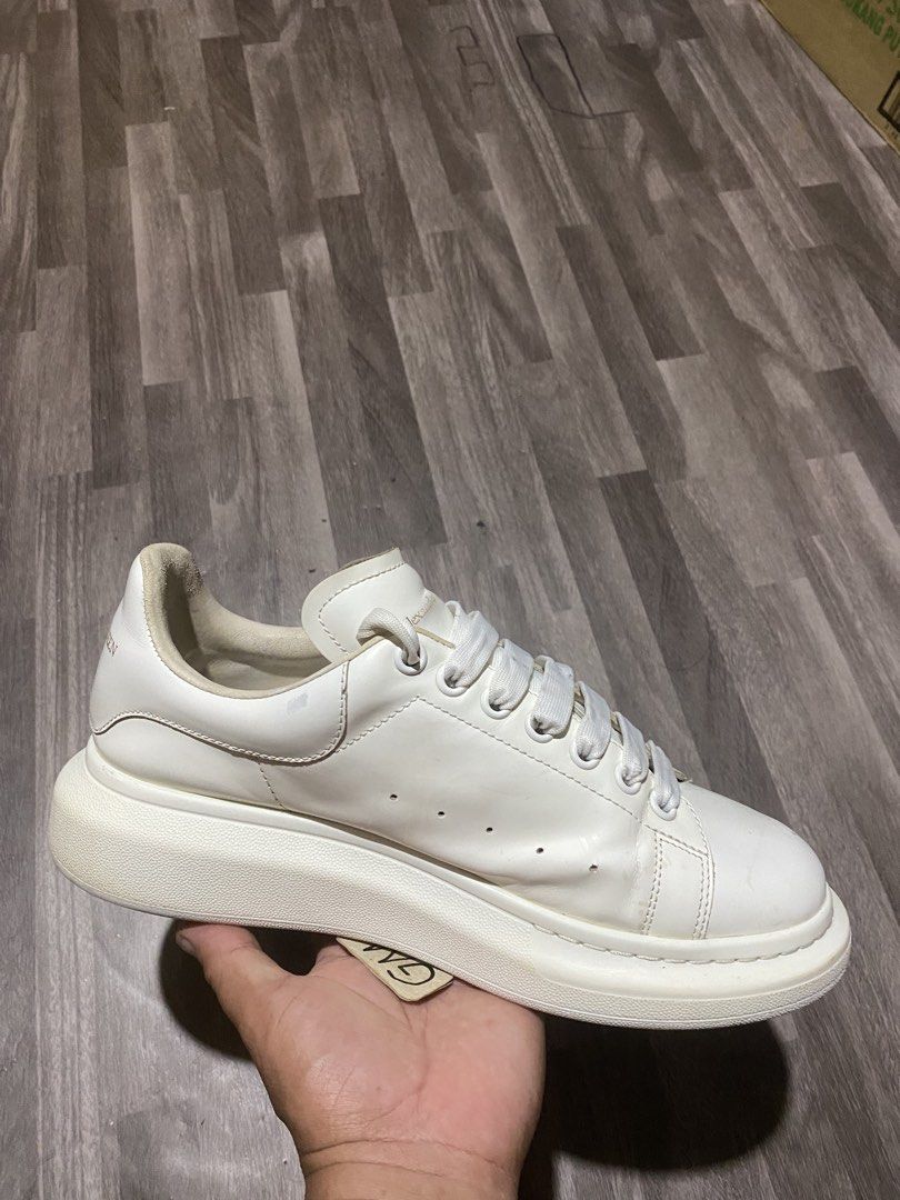 Alexander McQueen Oversized White Tab (Category: Sneakers) located in Cebu City. Submitted by freemoon.b85e0c (Listing ID 1468508025, Image 2). Description: Alexander McQueen Oversized White Legit/2nd hand Size 9 us/8 uk/42 euro/27 cm Price 980 plus sf Sign of usage.