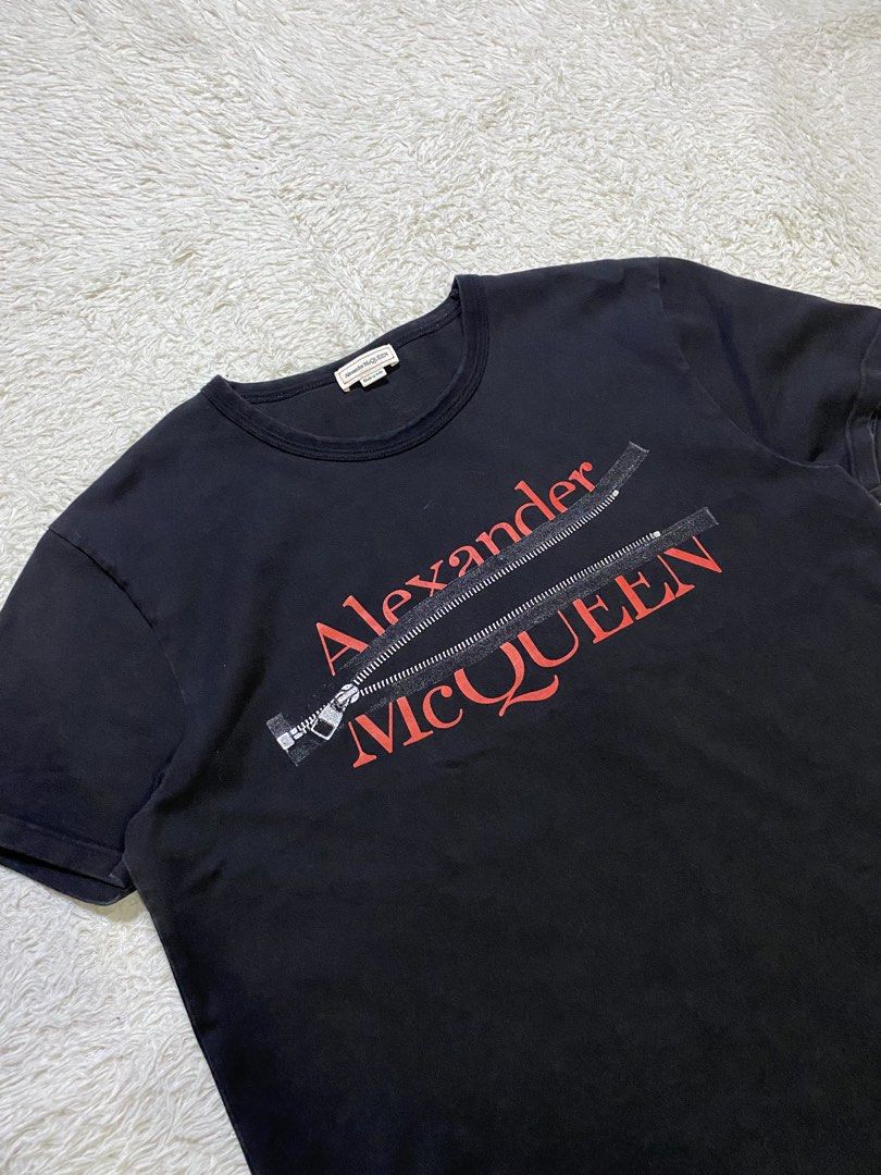 Alexander McQueen Zip Logo T-Shirt (Category: Tshirts & Polo Shirts ) located in Cavite. Submitted by nld_thrift (Listing ID 1468709360, Image 2). Description: Alexander McQueen Zip Logo T-Shirt W 21 Inch L 27.5 INCH 9.5 Condition 9.5 Color rate Xl In tag Made In italy 100% Cotton.