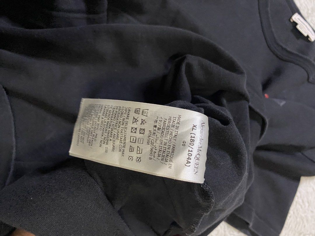 Alexander McQueen Zip Logo T-Shirt (Category: Tshirts & Polo Shirts ) located in Cavite. Submitted by nld_thrift (Listing ID 1468709360, Image 3). Description: Alexander McQueen Zip Logo T-Shirt W 21 Inch L 27.5 INCH 9.5 Condition 9.5 Color rate Xl In tag Made In italy 100% Cotton.