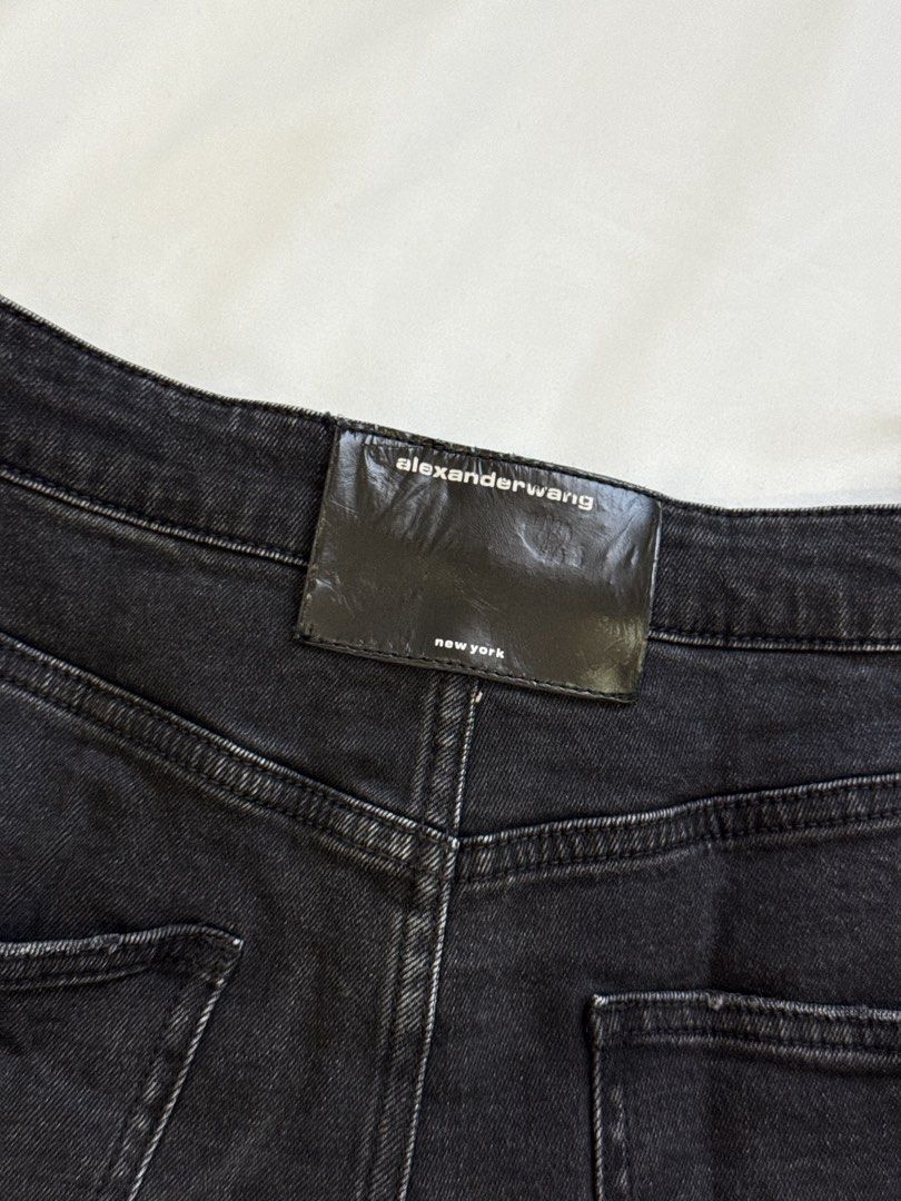 ALEXANDER WANG BLACK SHORTS (Category: Shorts) located in General Trias. Submitted by fellasunshine (Listing ID 1468652306, Image 1). Description: - rfs decluttering - no flaws - personal item.
