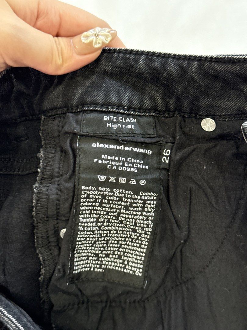ALEXANDER WANG BLACK SHORTS (Category: Shorts) located in General Trias. Submitted by fellasunshine (Listing ID 1468652306, Image 2). Description: - rfs decluttering - no flaws - personal item.