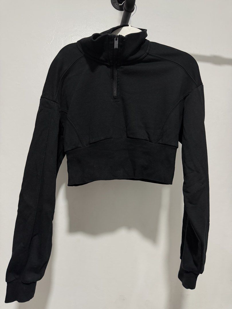 Alo Vixen jacket 1/4 zip (Category: Coats, Jackets and Outerwear) located in Valenzuela. Submitted by shopmystyle__ (Listing ID 1468617424, Image 3). Description: Bought for 11595 Store bought Used but not abused Small on tag Fits xs to small frame.