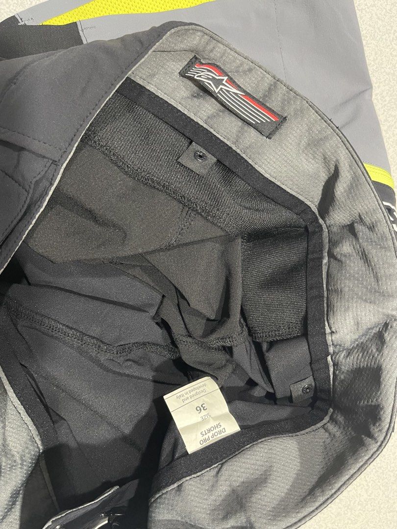 AlpineStars Shorts (Category: Shorts) located in Mandaue City. Submitted by MJ_80 (Listing ID 1468654933, Image 3). Description: Mens AlpineStars Drop Pro Shorts Size 36 See photis for measurements Color Rate & Condition: 9.9/10 Price: 1,450 .