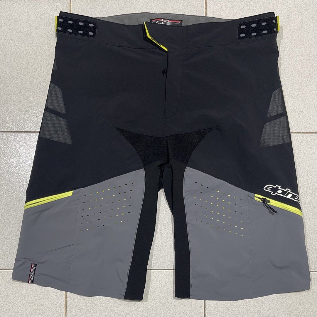 AlpineStars Shorts (Category: Shorts) located in Mandaue City. Submitted by MJ_80 (Listing ID 1468654933, Image 1). Description: Mens AlpineStars Drop Pro Shorts Size 36 See photis for measurements Color Rate & Condition: 9.9/10 Price: 1,450 .