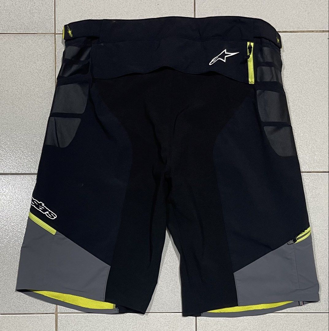 AlpineStars Shorts (Category: Shorts) located in Mandaue City. Submitted by MJ_80 (Listing ID 1468654933, Image 2). Description: Mens AlpineStars Drop Pro Shorts Size 36 See photis for measurements Color Rate & Condition: 9.9/10 Price: 1,450 .