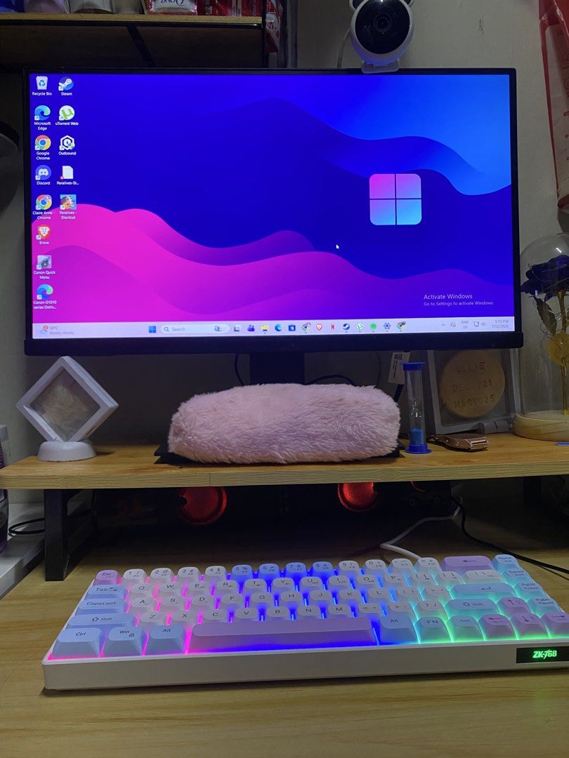 AMD Ryzen 5 4600G Windows 11 Pro Desktop PC (Category: Desktops) located in Manila. Submitted by kleyrxxi_ (Listing ID 1468684778, Image 3). Description: 📌 PC Specs: - AMD Ryzen 5 4600G with Radeon Graphics (3.70 GHz) - MSI B450M PRO-VDH MAX Motherboard - Kingston 8GB DDR4 RAM - Kingston A400 480GB SATA SSD - SilverStone 500W 80+ Power Supply INCLUSIONS: 🖥️ KOORUI E2212F 21-inch VA Monitor (Bought for ₱3,500) ⌨️ Zeus ZK-768 68-Key RGB Gaming Ke