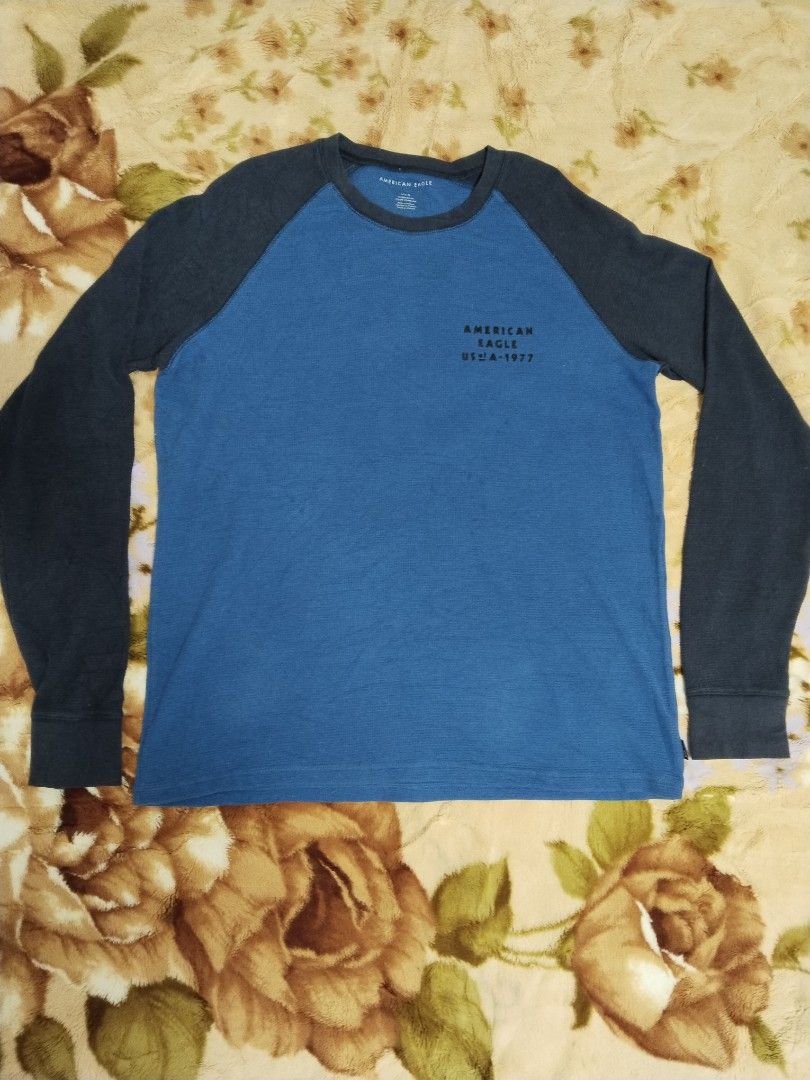 American Eagle Waffle Knit Raglan Long-Sleeve — Size L (Category: Tshirts & Polo Shirts ) located in Mabalacat. Submitted by al_amin_thrift (Listing ID 1468614816, Image 1). Description: American Eagle Waffle Knit Raglan Long-Sleeve — Size L ✔️ 100% Authentic American Eagle ✔️ Size: L — Standard fit ✔️ Blue body with navy raglan sleeves — classic colorblock ✔️ Soft waffle-knit thermal fabric — breathable & comfortable ✔️ "USA 1977" chest logo + a