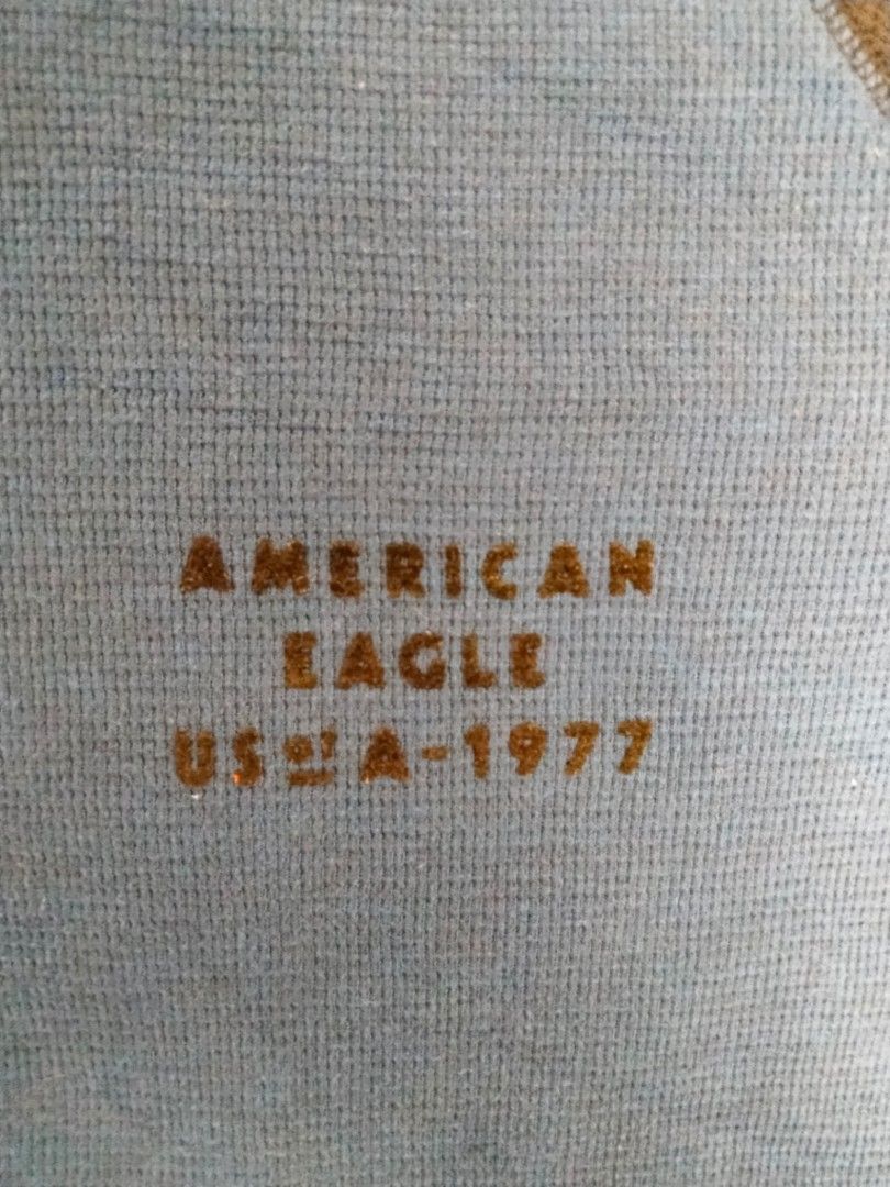 American Eagle Waffle Knit Raglan Long-Sleeve — Size L (Category: Tshirts & Polo Shirts ) located in Mabalacat. Submitted by al_amin_thrift (Listing ID 1468614816, Image 3). Description: American Eagle Waffle Knit Raglan Long-Sleeve — Size L ✔️ 100% Authentic American Eagle ✔️ Size: L — Standard fit ✔️ Blue body with navy raglan sleeves — classic colorblock ✔️ Soft waffle-knit thermal fabric — breathable & comfortable ✔️ "USA 1977" chest logo + a