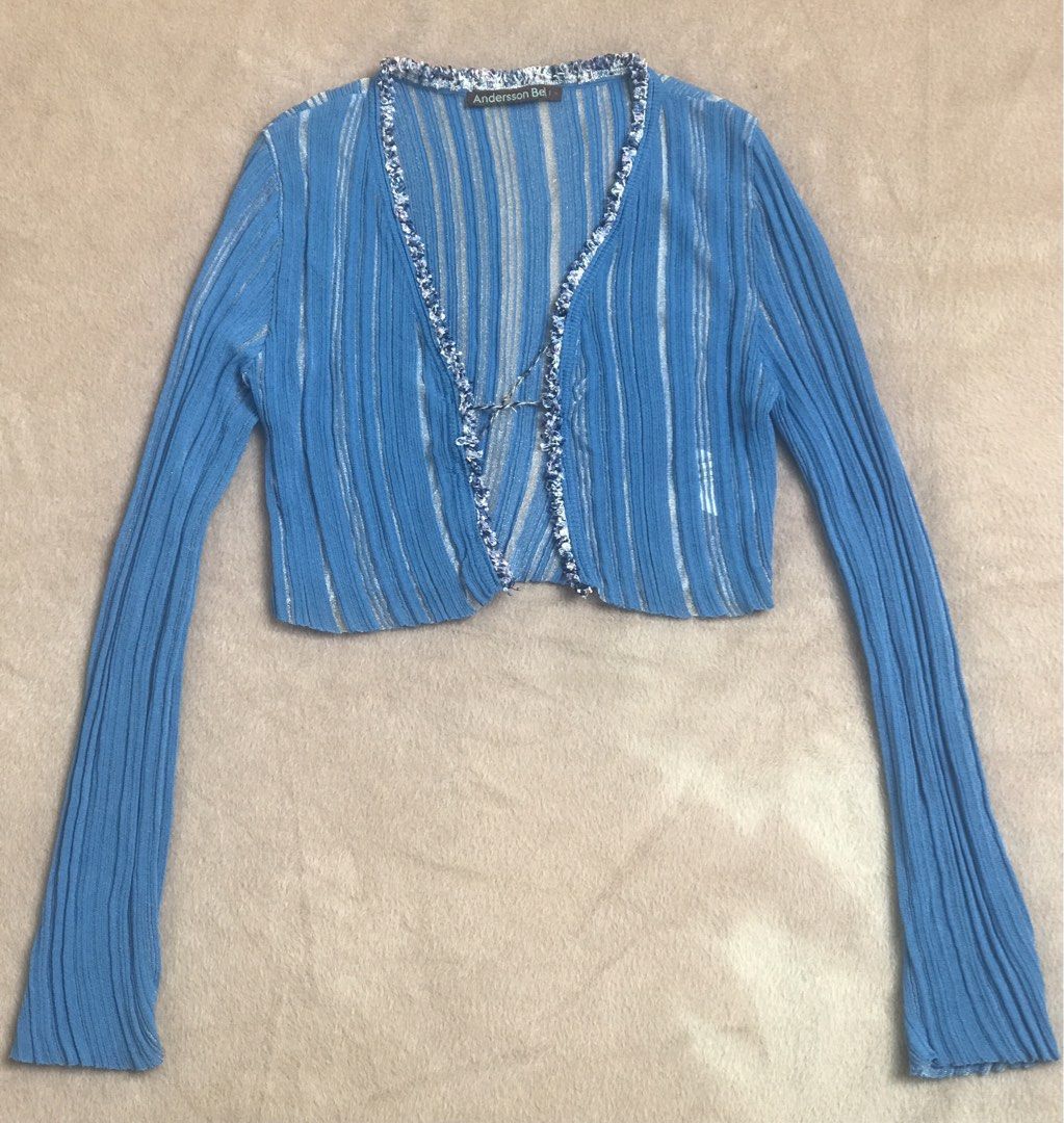 Andersson Bell (Category: Longsleeves) located in Alicia. Submitted by aljaber43 (Listing ID 1468571019, Image 1). Description: Excellent condition Good as new No hidden issue .