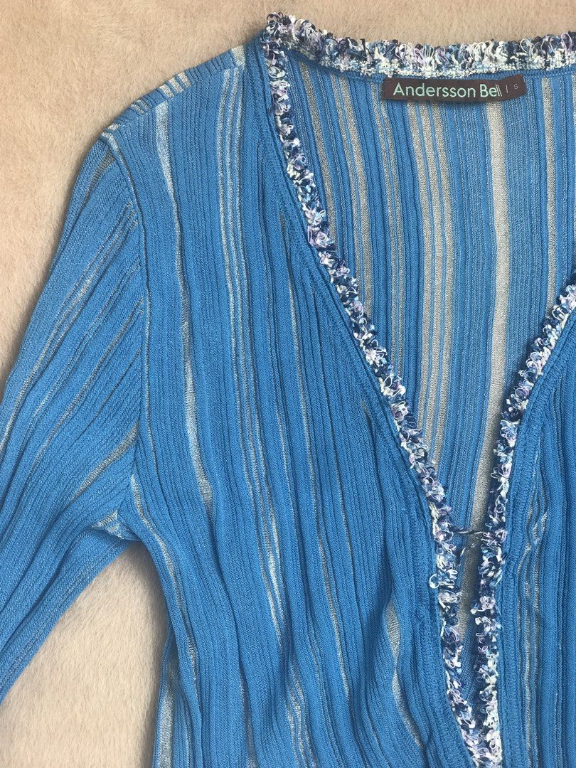 Andersson Bell (Category: Longsleeves) located in Alicia. Submitted by aljaber43 (Listing ID 1468571019, Image 3). Description: Excellent condition Good as new No hidden issue .