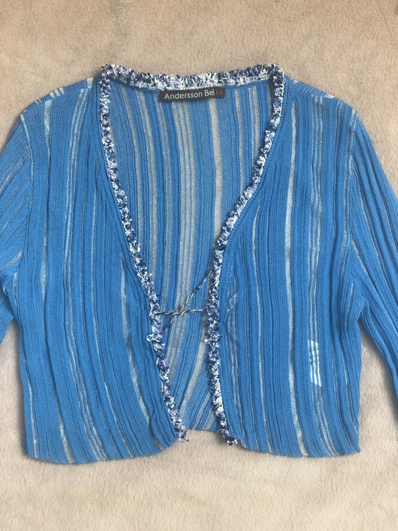Andersson Bell (Category: Longsleeves) located in Alicia. Submitted by aljaber43 (Listing ID 1468571019, Image 2). Description: Excellent condition Good as new No hidden issue .