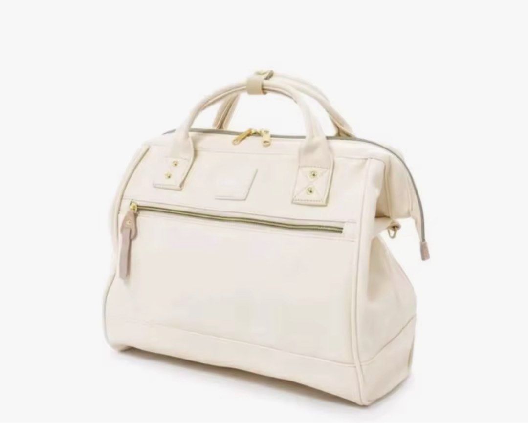 ANELLI CREAM BOSTON 2WAY BAG (Category: Shoulder Bags) located in Pasig City. Submitted by ulit.ulitph (Listing ID 1468524117, Image 1). Description: Anello 2-Way Boston Bag -fits 13” laptop -well taken care of -negotiable price -no issues (straps, zipper and leather are in good condition).