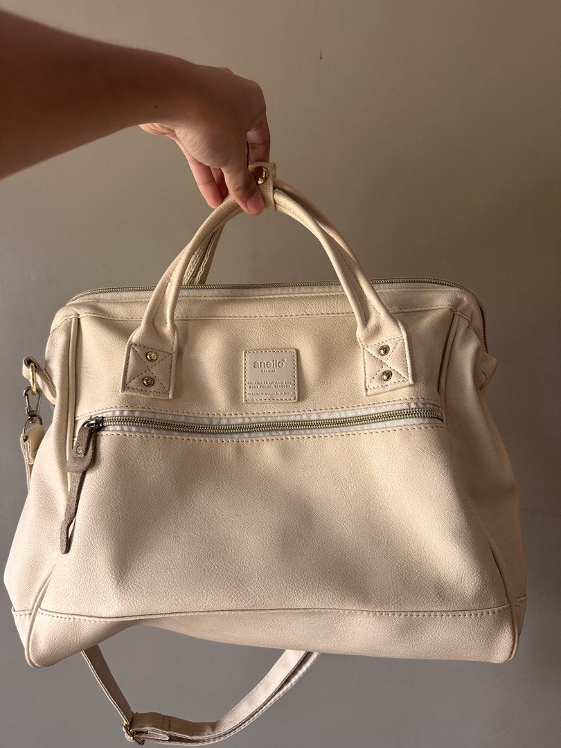 ANELLI CREAM BOSTON 2WAY BAG (Category: Shoulder Bags) located in Pasig City. Submitted by ulit.ulitph (Listing ID 1468524117, Image 2). Description: Anello 2-Way Boston Bag -fits 13” laptop -well taken care of -negotiable price -no issues (straps, zipper and leather are in good condition).