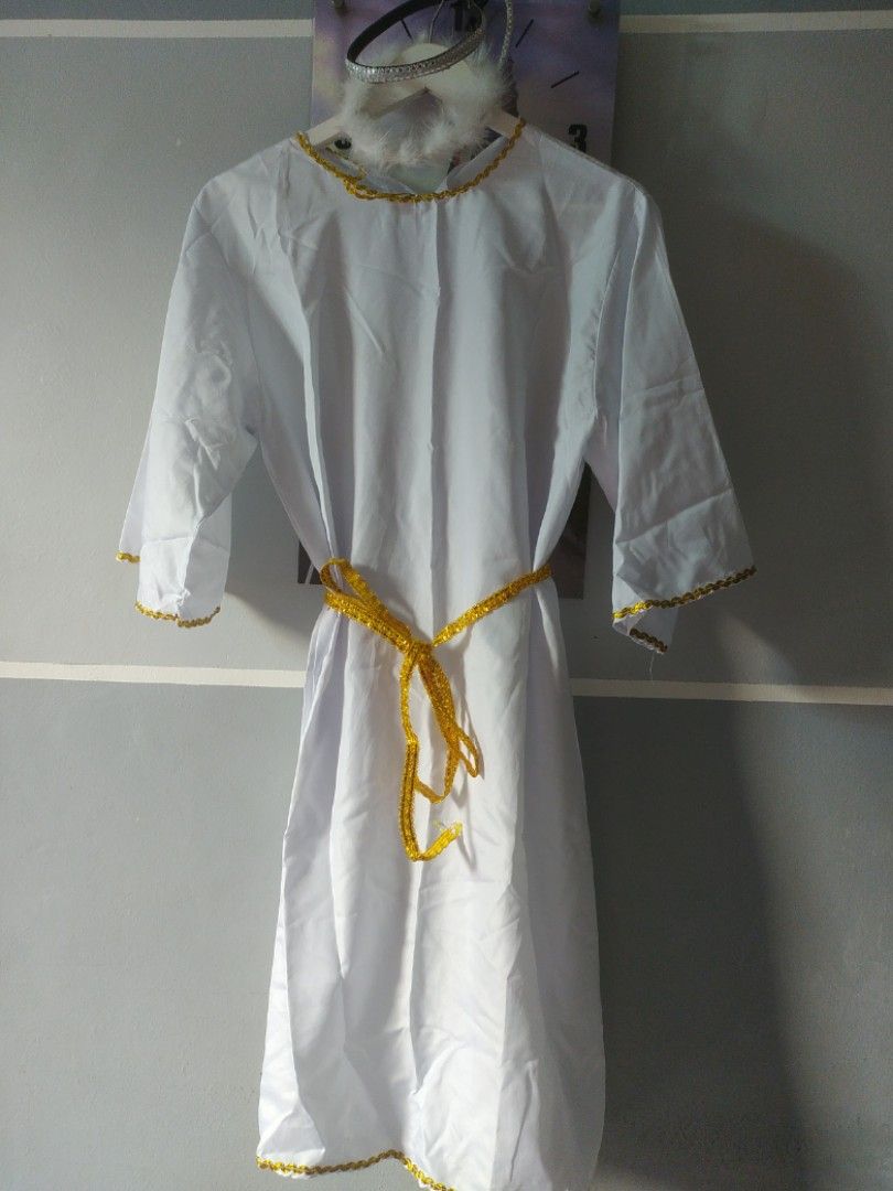 Angel costume with headband (Category: Babies & Kids Fashion) located in Manila. Submitted by timtam04 (Listing ID 1468503602, Image 1). Description: 22inches width 36inches length.