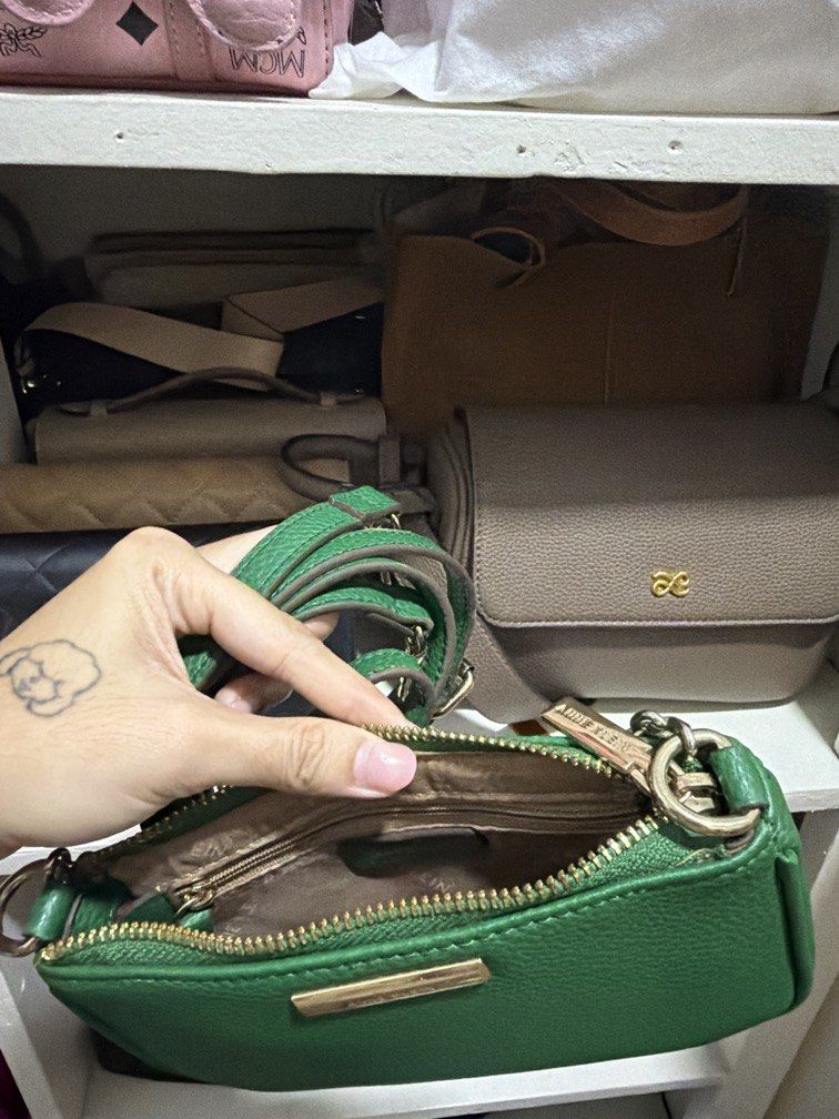 Anne Klein (Category: Cross-body Bags) located in Pasig City. Submitted by rashamd (Listing ID 1468632151, Image 2). Description: 📌OG.