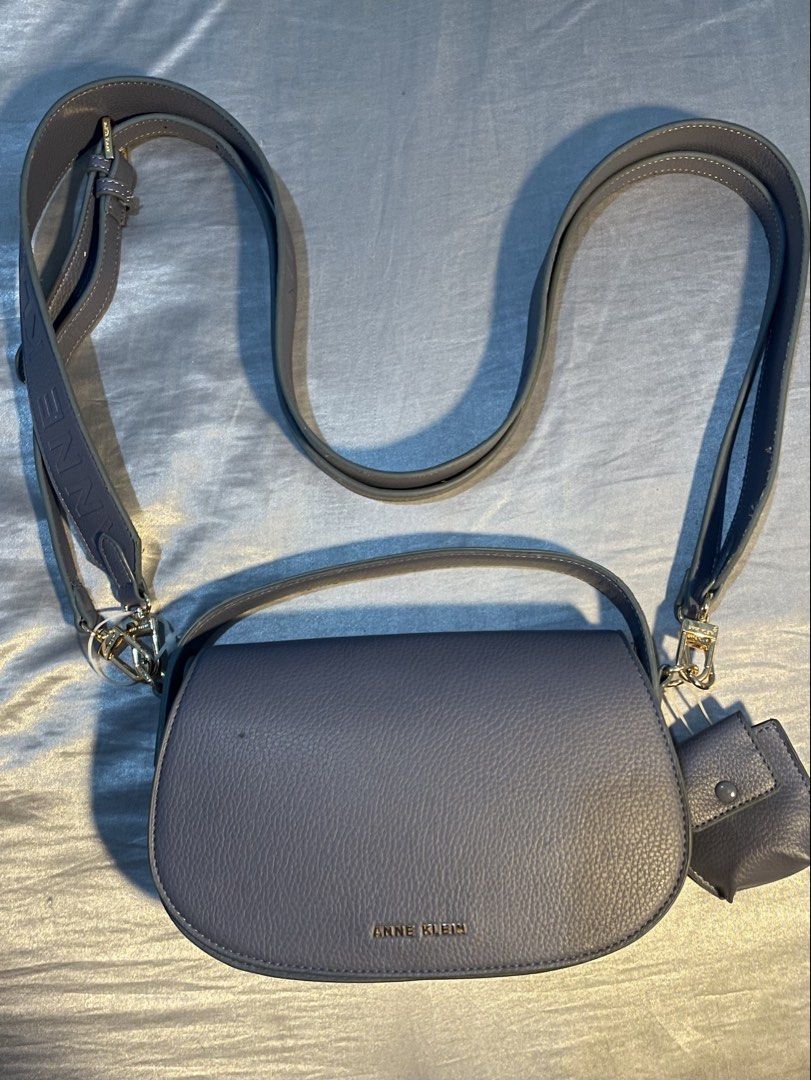 Anne Klein shoulder bag (Category: Shoulder Bags) located in Mandaluyong City. Submitted by summersamnl (Listing ID 1468686284, Image 2). Description: Made in USA.