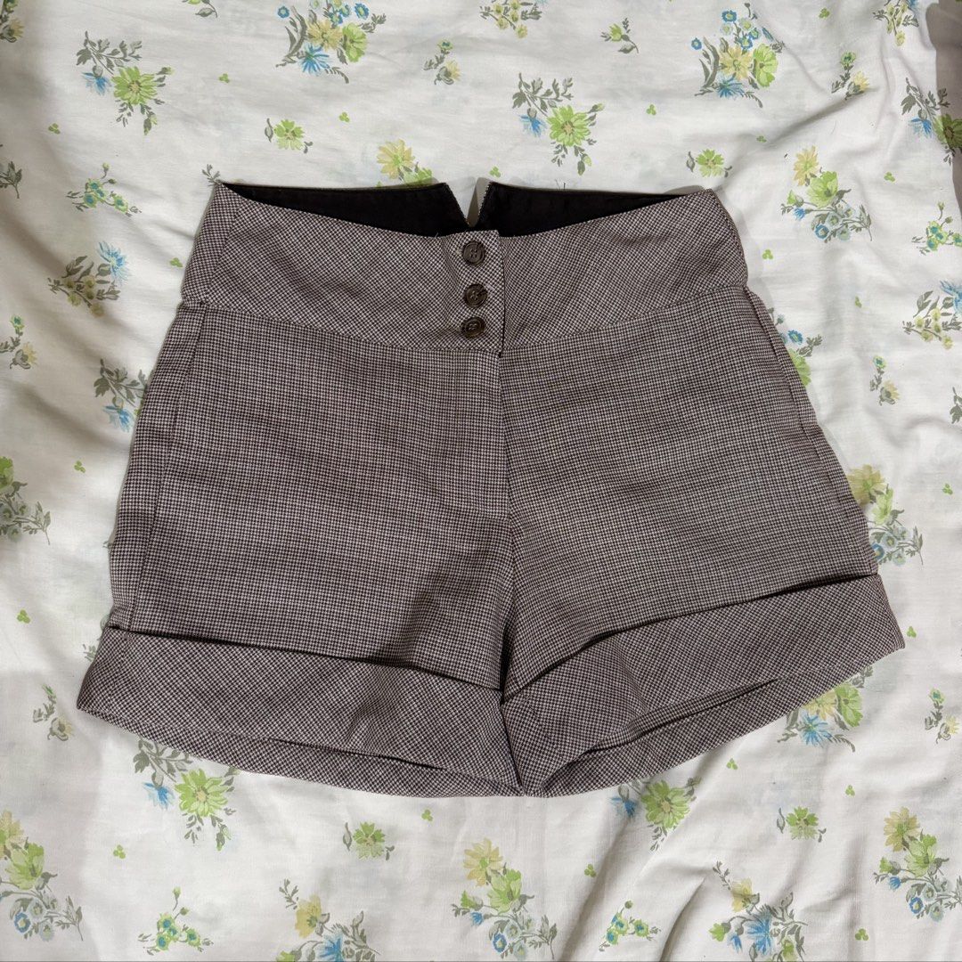 Apple & Eve Brown Shorts (Category: Shorts) located in Pasig City. Submitted by beabimbop (Listing ID 1468608194, Image 1). Description: • s-m (for reference, i have a 26” waist and it has a perfect low-waisted fit on me) • rfs: not my style 🏷️ tags: brown shorts, detective, checkered, cottagecore, office siren, casual shorts.