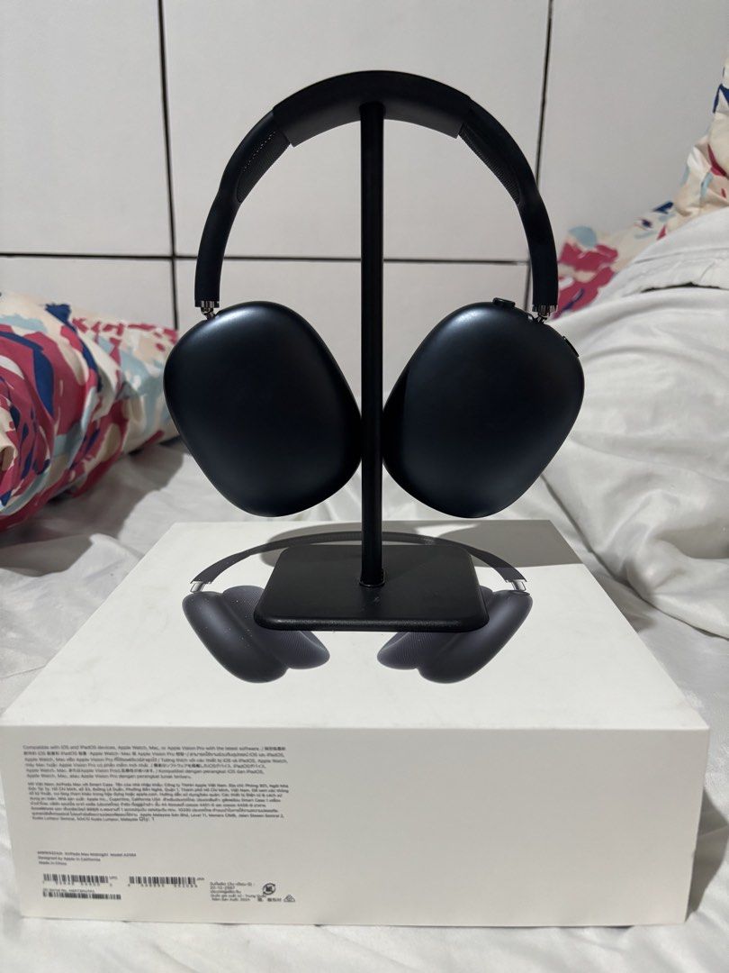 Apple AirPods Max Midnight Model A3184 with Box (Category: Headphones & Headsets) located in Taguig. Submitted by wornbypi (Listing ID 1468607980, Image 1). Description: - Item: Apple AirPods Max Model A3184 - Color: Midnight - USB-C - No issues and never used for workout. Mesh parts will just need cleaning. - Inclusions: Original retail box and display stand - Add 500 for original unused type c cable - Mode of Payment: Gcash or Maya Meetup: QC (