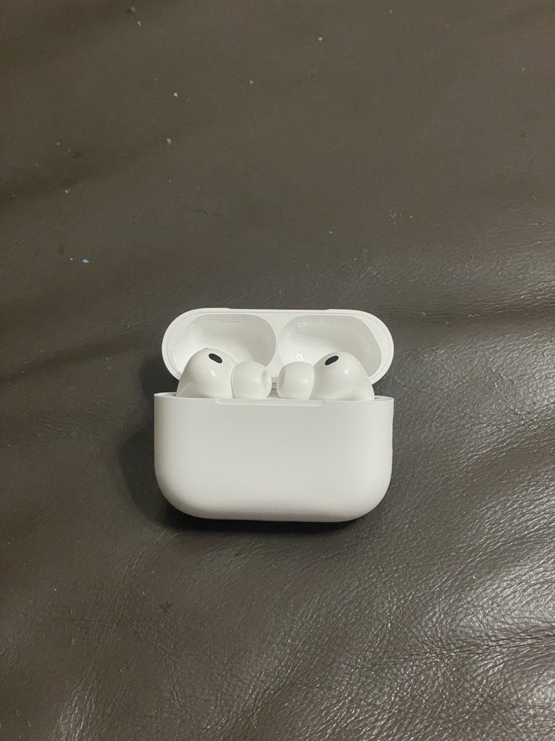 Apple AirPods Pro 3 (Category: Earphones) located in Manila. Submitted by amberwinslow (Listing ID 1468590861, Image 1). Description: PRELOVED APPLE AIRPODS PRO 3. bought january 23 2026. dm for any other concerns. NEGOTIABLE PRICE Pre-loved RUSH SELLING pls buy😞🙏.