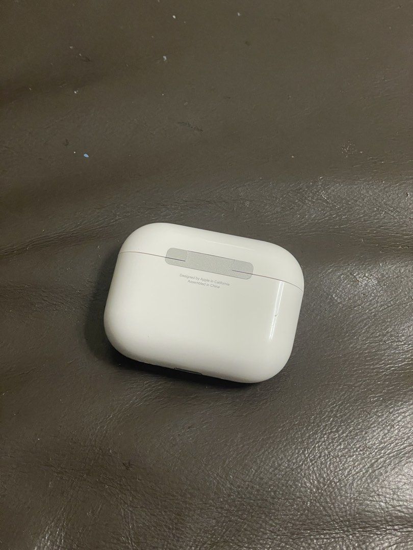 Apple AirPods Pro 3 (Category: Earphones) located in Manila. Submitted by amberwinslow (Listing ID 1468590861, Image 3). Description: PRELOVED APPLE AIRPODS PRO 3. bought january 23 2026. dm for any other concerns. NEGOTIABLE PRICE Pre-loved RUSH SELLING pls buy😞🙏.