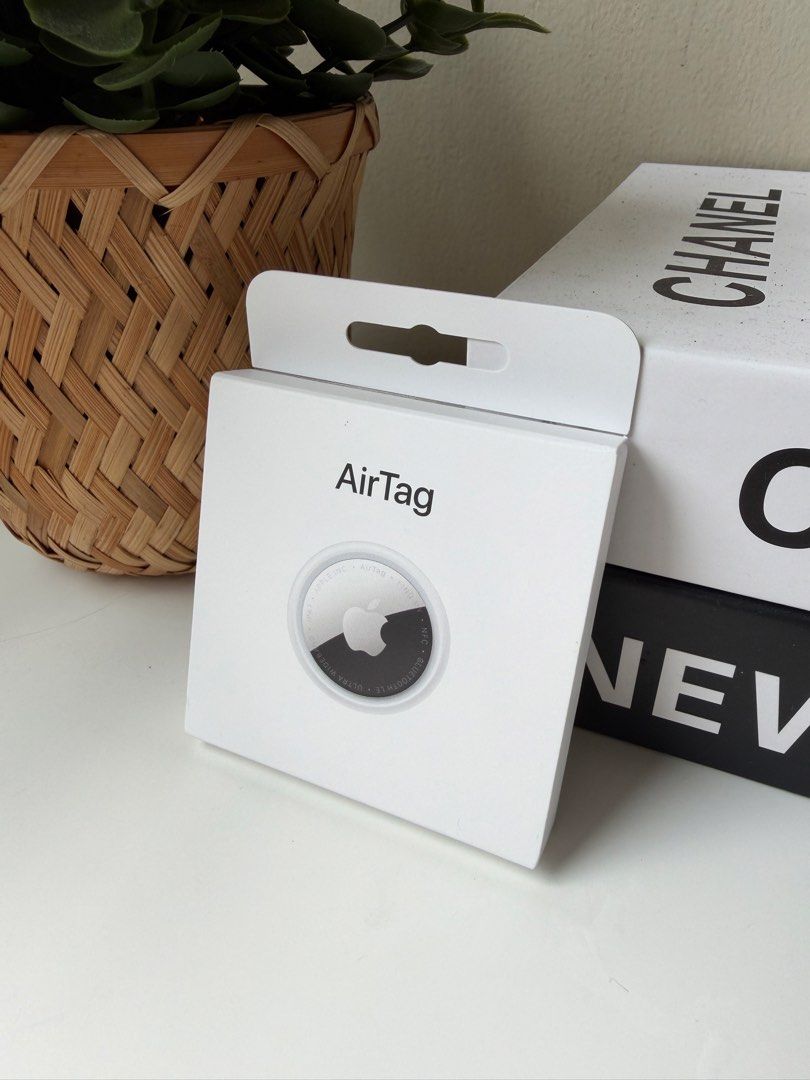 Apple AirTag (1 Pack) - 2nd Generation (Category: Other Gadgets) located in Quezon City. Submitted by dishii (Listing ID 1468568146, Image 1). Description: Brand new! Apple AirTag - 2nd Gen (1 pack) ✅ 100% Original Apple Product ✅ Brand new and sealed box ✅ 1 pack at P1,780 each 🔥 On hand and ready to ship! 💰MODE OF PAYMENT - BDO, GCash 🏠 DOOR PICK UP - Quezon Avenue, Quezon City (near Santo Domingo Church) 🛵 SAME-DAY DELIVERY* - Lalamove, Gr
