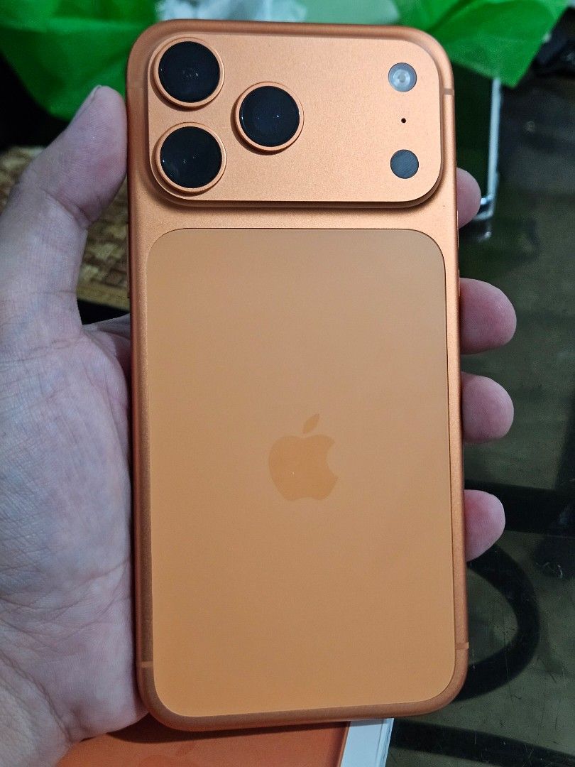 Apple iPhone (Category: iPhone 17 Series) located in Makati City. Submitted by noobmaster99 (Listing ID 1468633765, Image 3). Description: For sale iPhone 17 Pro Max 256gb Smartlock With box same imei and original cord No issue All working 99 battery health Reset and check Pm.