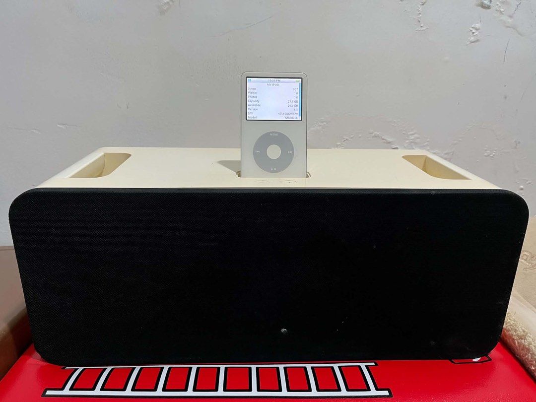 Apple ipod Hi-Fi speaker (Category: Soundbars, Speakers & Amplifiers) located in Quezon City. Submitted by all_about_retro (Listing ID 1468625757, Image 1). Description: Apple ipod hi-fi speaker Model A1121 Collector’s item Good condition Buong buo tunog volume +/- working Lagayan ng battery malinis pa Meron ako video dito na working unit No issue Pickup.