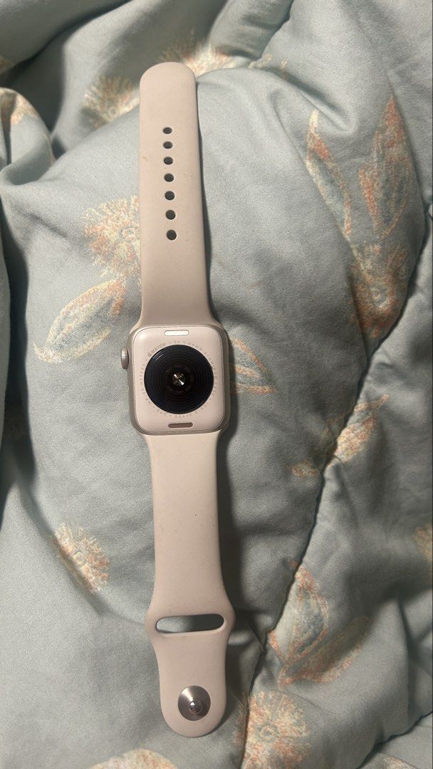 Apple Watch SE 2 - 40 mm (Starlight) (Category: Wearables & Smart Watches) located in Manila. Submitted by wearmycloset.ph (Listing ID 1468664415, Image 3). Description: With original charger No box 98% Battery Health No scratches, no damage RFS: not used .