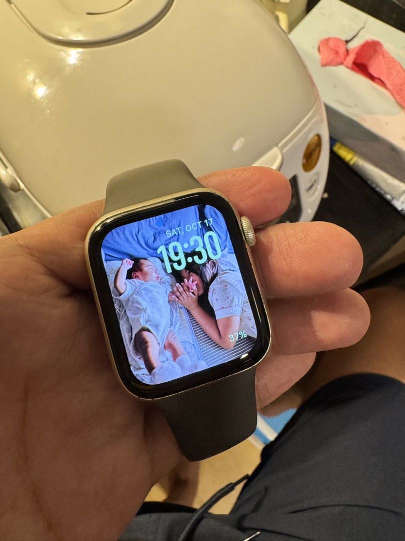Apple Watch SE 2nd Generation – 44mm Silver Aluminum (Category: Wearables & Smart Watches) located in Manila. Submitted by kapitanantonyo (Listing ID 1468614151, Image 1). Description: 💰 Price: ₱5,500 (Slightly Negotiable) Specifications: * Model: Apple Watch SE 2nd Generation * Size: 44mm * Color: Silver Aluminum * Purchased: 2024 * Battery Health: 87% * Screen: No visible scratches * Casing: Minor cosmetic chips (see photos) * Functionality: F