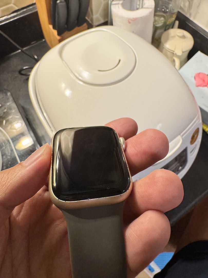Apple Watch SE 2nd Generation – 44mm Silver Aluminum (Category: Wearables & Smart Watches) located in Manila. Submitted by kapitanantonyo (Listing ID 1468614151, Image 2). Description: 💰 Price: ₱5,500 (Slightly Negotiable) Specifications: * Model: Apple Watch SE 2nd Generation * Size: 44mm * Color: Silver Aluminum * Purchased: 2024 * Battery Health: 87% * Screen: No visible scratches * Casing: Minor cosmetic chips (see photos) * Functionality: F