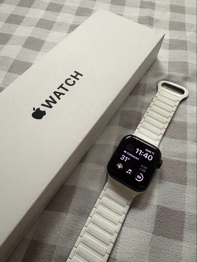 Apple watch se 3 40mm (navy blue) (Category: Wearables & Smart Watches) located in Manila. Submitted by brightturtle_e5b825 (Listing ID 1468535992, Image 1). Description: bought just last may, still with warranty. comes with the original strap and two other free straps. also comes with the original box and charger..