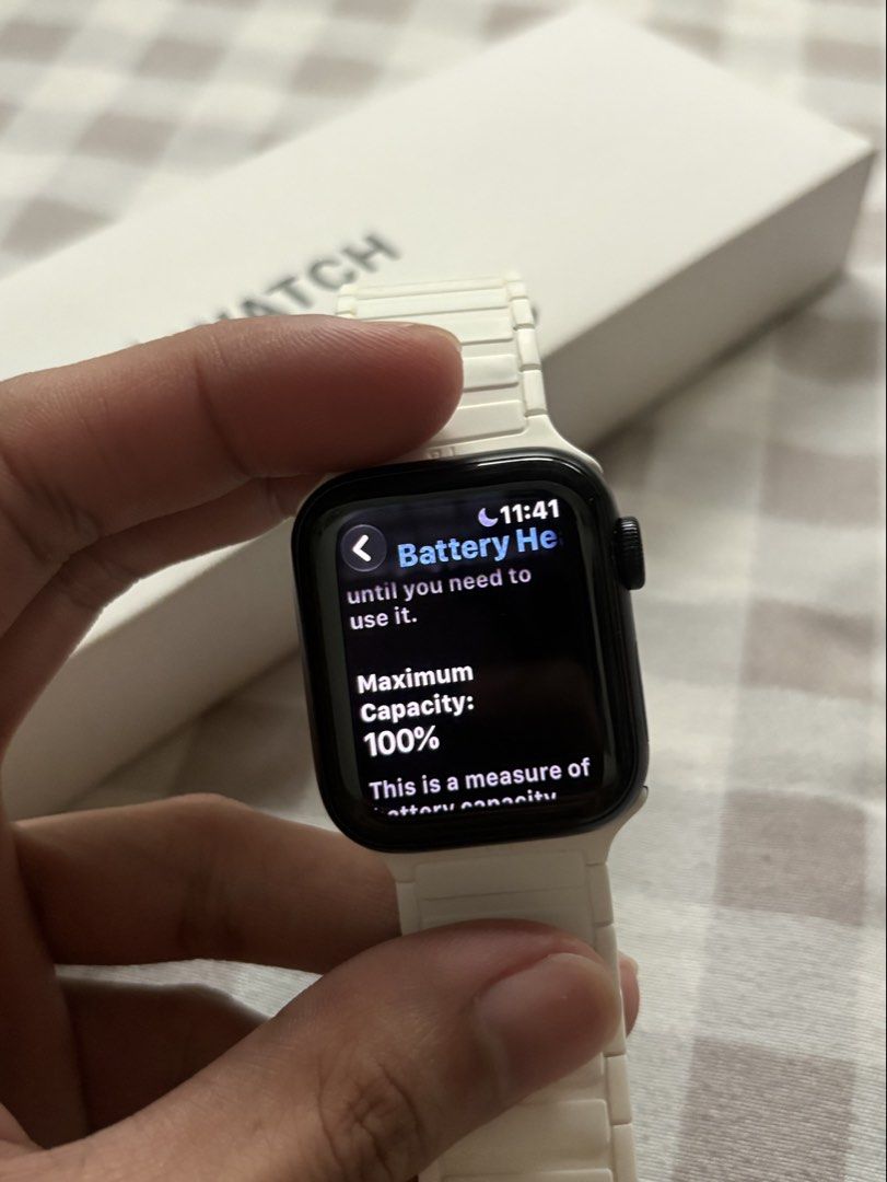 Apple watch se 3 40mm (navy blue) (Category: Wearables & Smart Watches) located in Manila. Submitted by brightturtle_e5b825 (Listing ID 1468535992, Image 2). Description: bought just last may, still with warranty. comes with the original strap and two other free straps. also comes with the original box and charger..