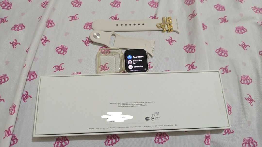 Apple Watch SE(Gen2( 32GB (Category: Wearables & Smart Watches) located in Manila. Submitted by ryry0108 (Listing ID 1468543693, Image 2). Description: -Starlight Aluminum Case -Starlight Sport Band -GPS -with extra straps and case -original charger -original box -battery health 99% still good battery span can be use all day in single charge -used like new -still negotiable.
