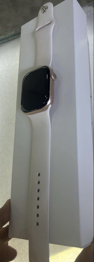 Apple watch series 11 46mm (Category: Wearables & Smart Watches) located in Muntinlupa City. Submitted by lloydsky17 (Listing ID 1468542526, Image 2). Description: Apple watch series 11 46mm No issue Complete Rose gold 100% battery health 16k fixed price.