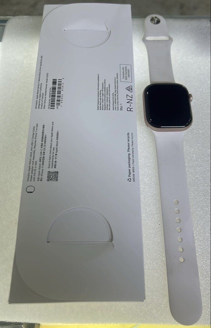 Apple watch series 11 46mm (Category: Wearables & Smart Watches) located in Muntinlupa City. Submitted by lloydsky17 (Listing ID 1468542526, Image 1). Description: Apple watch series 11 46mm No issue Complete Rose gold 100% battery health 16k fixed price.