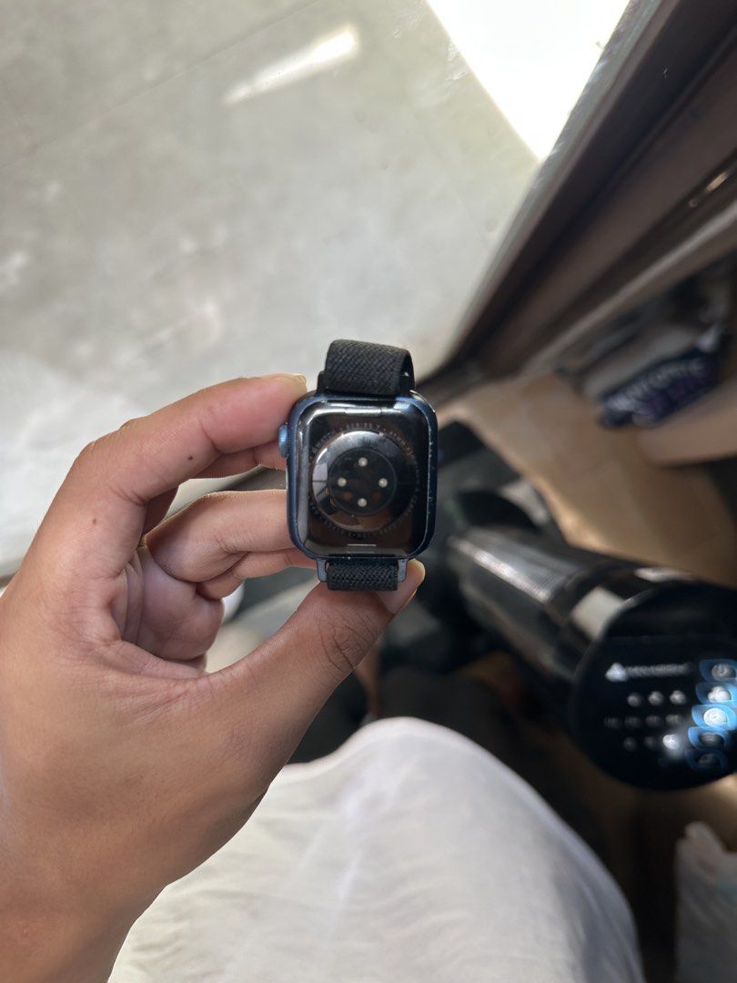 Apple Watch Series 7 41mm (Category: Wearables & Smart Watches) located in Puerto Princesa. Submitted by llllbig (Listing ID 1468646888, Image 3). Description: With strap No box 41mm No issues Fixed price.