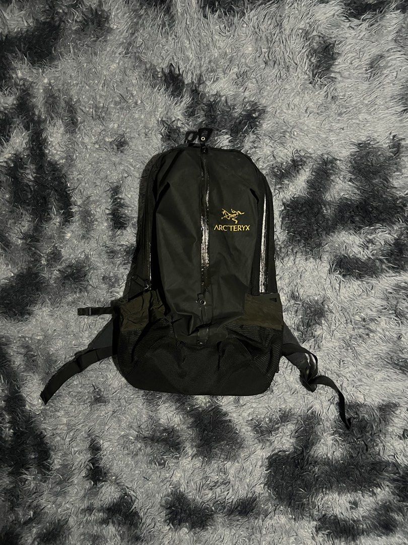 Arc'teryx Arro 22 Backpack (Category: Backpacks) located in Cebu City. Submitted by drip_block (Listing ID 1468608419, Image 1). Description: 22 liters Zippers and straps are working well Minor issue minimal scuffs in the right side strap, see it in the last pic.