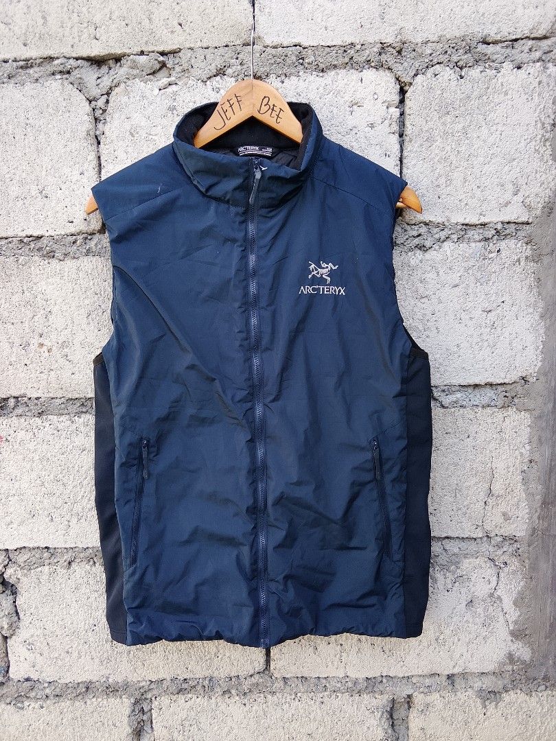 Arc'teryx Atom LT Vest (Category: Coats, Jackets and Outerwear) located in Bayombong. Submitted by jeffreybee (Listing ID 1468657864, Image 2). Description: Very good condition 27 length 20 width NO FLAWS.