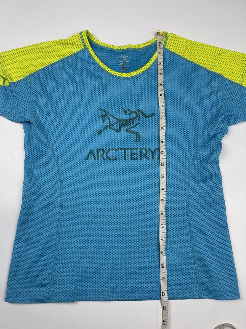 ARC’TERYX BIRD LOGO TECHNICAL PERFORMANCE MESH TEE (Category: Shirts) located in Cagayan de Oro. Submitted by kmcurations (Listing ID 1468561779, Image 2). Description: ARC’TERYX BIRD LOGO TECHNICAL PERFORMANCE MESH TEE Details & Dimensions: • Brand & Tag Size: Arc’teryx (Tagged Size L/G - Women’s/Unisex Cut) • Material: High-performance moisture-wicking waffle/perforated technical mesh fabric • Colorway: Cerulean blue body with neon lime/citron 