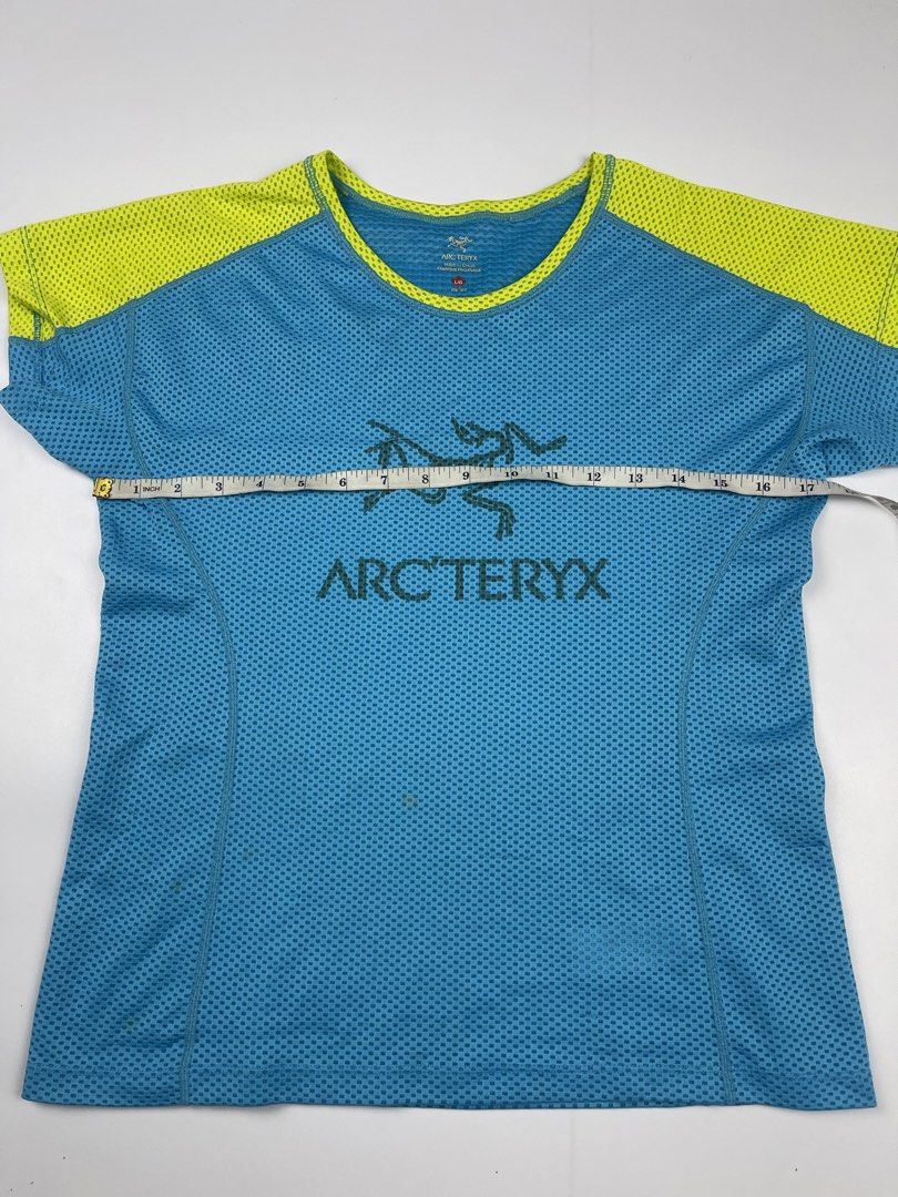ARC’TERYX BIRD LOGO TECHNICAL PERFORMANCE MESH TEE (Category: Shirts) located in Cagayan de Oro. Submitted by kmcurations (Listing ID 1468561779, Image 3). Description: ARC’TERYX BIRD LOGO TECHNICAL PERFORMANCE MESH TEE Details & Dimensions: • Brand & Tag Size: Arc’teryx (Tagged Size L/G - Women’s/Unisex Cut) • Material: High-performance moisture-wicking waffle/perforated technical mesh fabric • Colorway: Cerulean blue body with neon lime/citron 