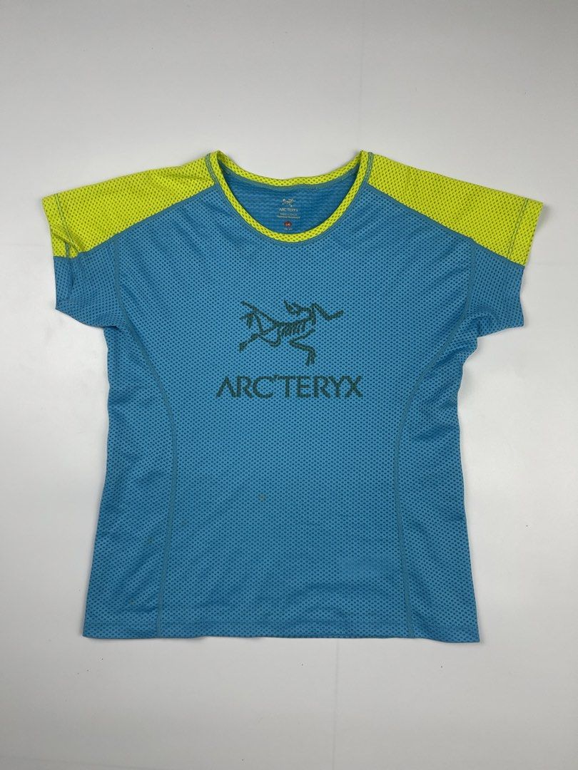 ARC’TERYX BIRD LOGO TECHNICAL PERFORMANCE MESH TEE (Category: Shirts) located in Cagayan de Oro. Submitted by kmcurations (Listing ID 1468561779, Image 1). Description: ARC’TERYX BIRD LOGO TECHNICAL PERFORMANCE MESH TEE Details & Dimensions: • Brand & Tag Size: Arc’teryx (Tagged Size L/G - Women’s/Unisex Cut) • Material: High-performance moisture-wicking waffle/perforated technical mesh fabric • Colorway: Cerulean blue body with neon lime/citron 