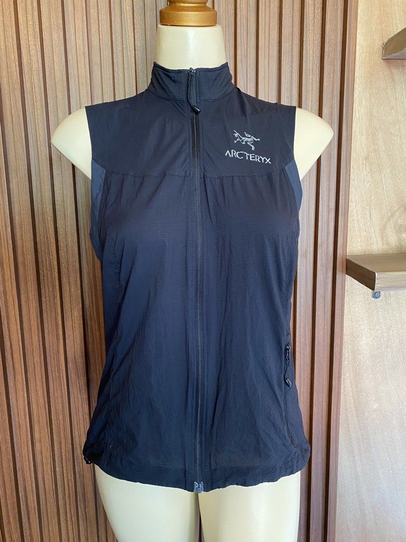 Arc'teryx Black Nylon Zip Vest (Category: Vests) located in Laguindingan. Submitted by purto_nato42 (Listing ID 1468511005, Image 1). Description: - Brand: Arc'teryx - Color: Black - Style: Sleeveless running vest with full front zipper and high collar - Pockets: Secure zip side pockets - Material: Lightweight 100% nylon - Safety: Reflective brand logo on chest and lower back for night runs - Fit: Adjustable drawstring hem.
