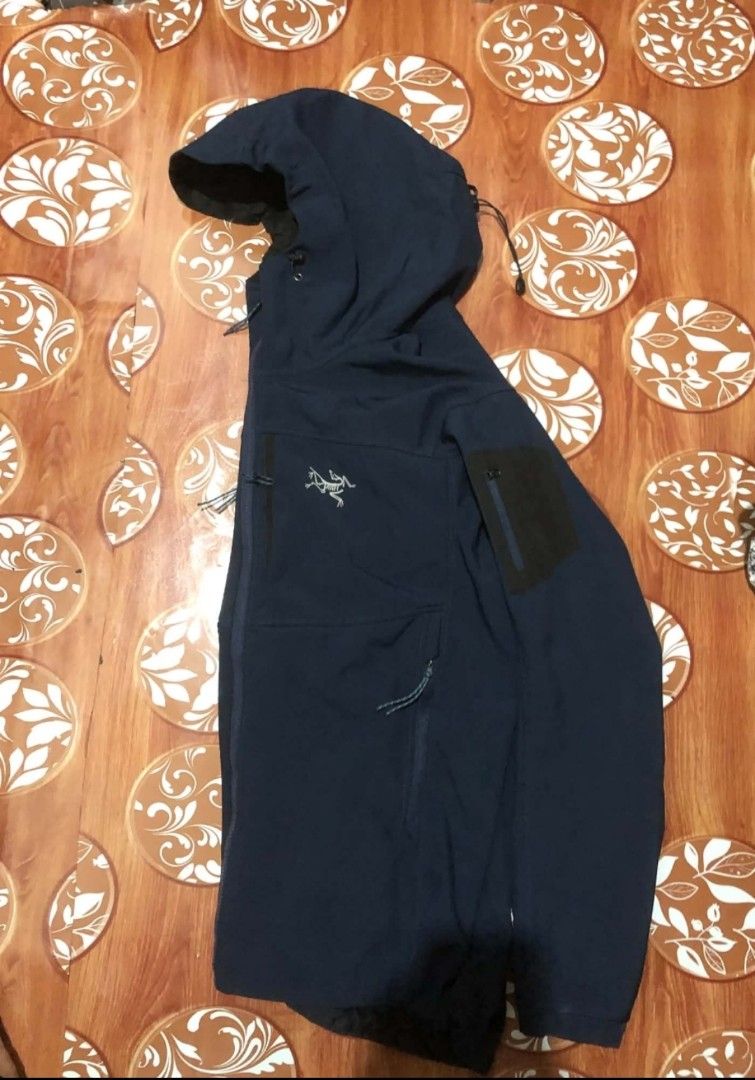 Arc'teryx Gamma Softshell Gorpcore Jacket (Category: Coats, Jackets and Outerwear) located in Cabuyao City. Submitted by THRIFTHITS (Listing ID 1468676697, Image 1). Description: Arc'teryx Gamma Softshell Gorpcore Jacket 🦎 REFLECTORIZED Logo 23x27 Mine 1,499‼️ Direct Message me and Add for fast Transaction ty .