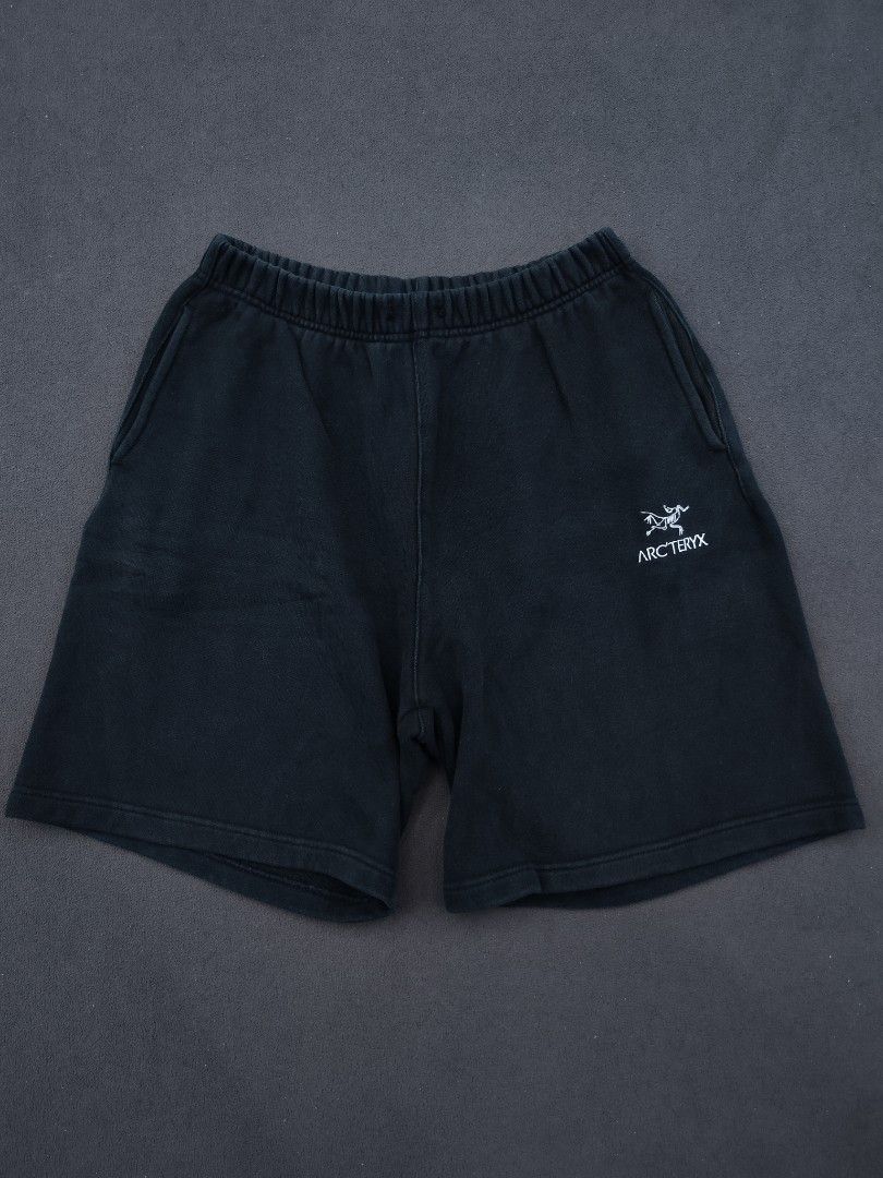Arcteryx Heavy Cotton Shorts (Category: Shorts) located in Bulacan. Submitted by emilj23 (Listing ID 1468545927, Image 1). Description: Arcteryx Heavy Cotton Shorts Size XL on tag L 19 W 28-36 Leg Hole 13 Condition 9/10 Color rate 9/10 Issue Missing Drawstrings.