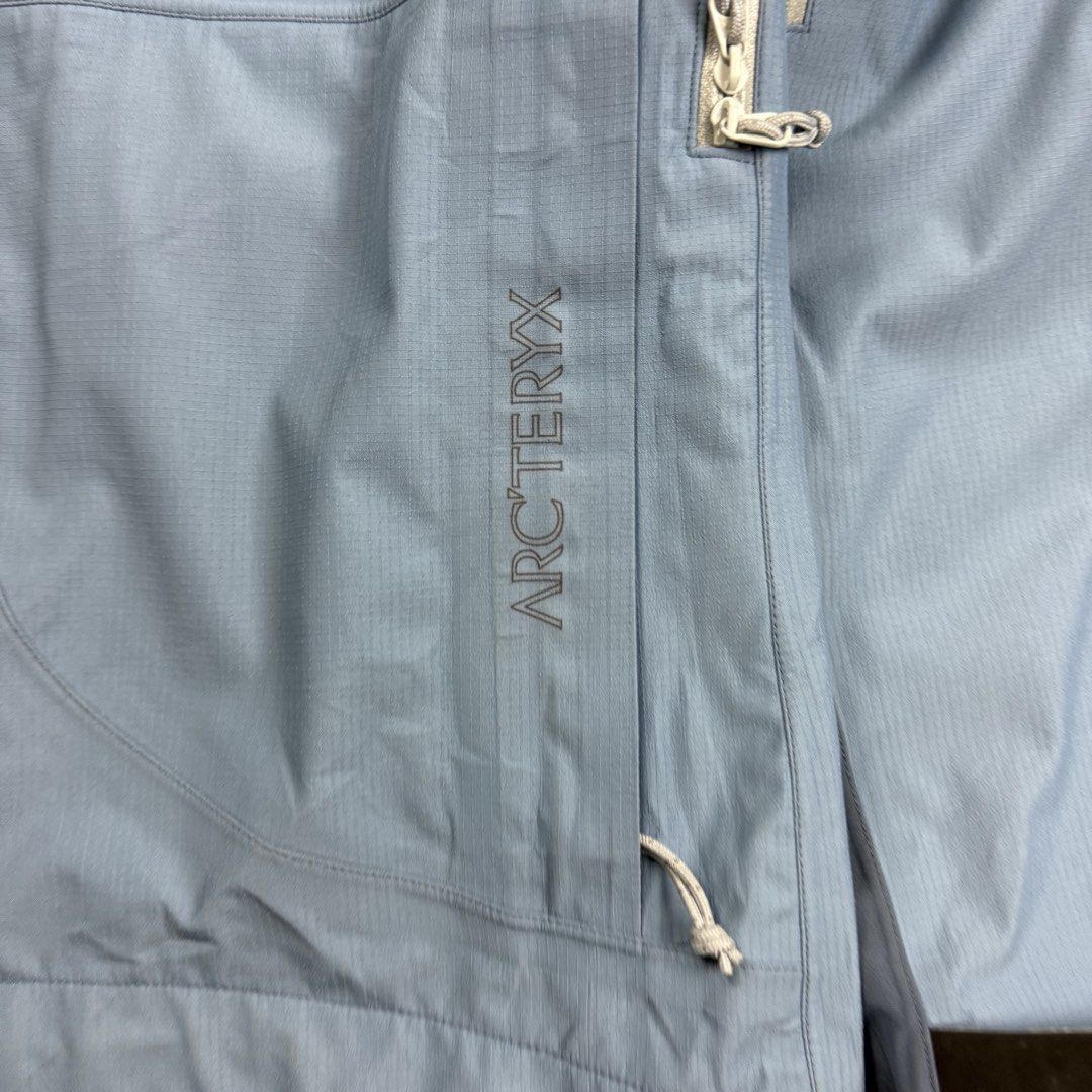Arcteryx javelin Gore-Tex rain jacket (Category: Coats, Jackets and Outerwear) located in Cavite. Submitted by epiboie (Listing ID 1468679255, Image 2). Description: Arc’teryx javeline goretex Size small womens 20.5x24.5(26.5) Color rate: 9.5/10 excellent condition No issue 3480 - .